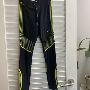 Nike run leggings black w volt liner details
